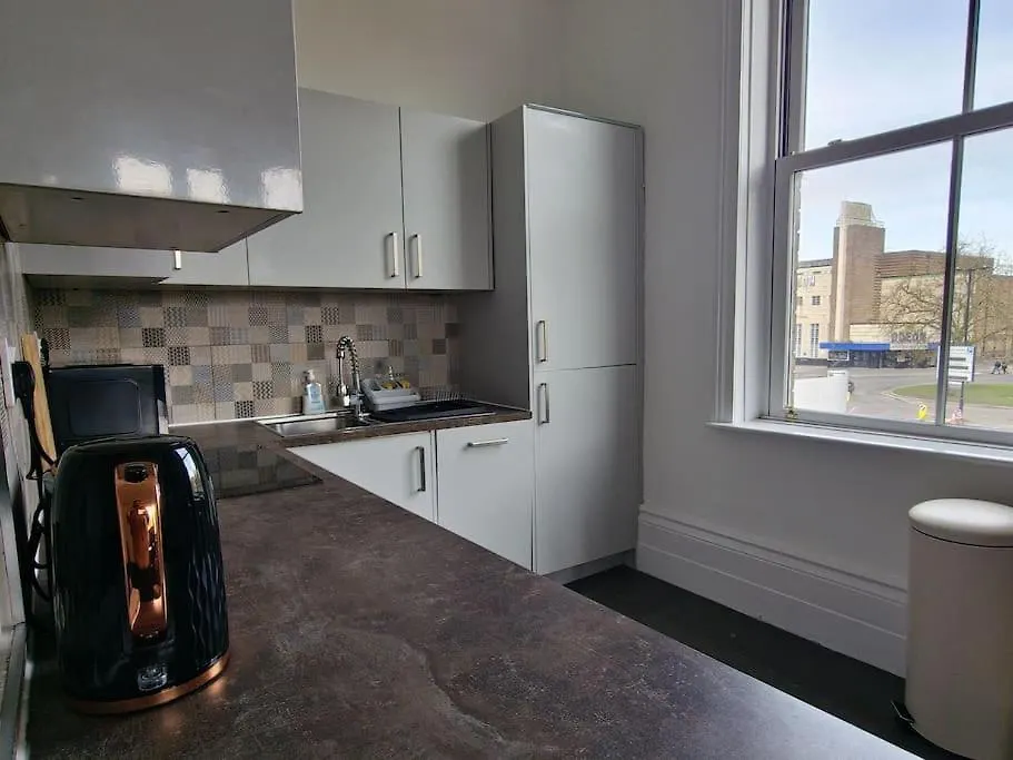 The Stray Adjacent, Interior-Designed 2-Bed Apartment- Luxury هاروغايت شقة